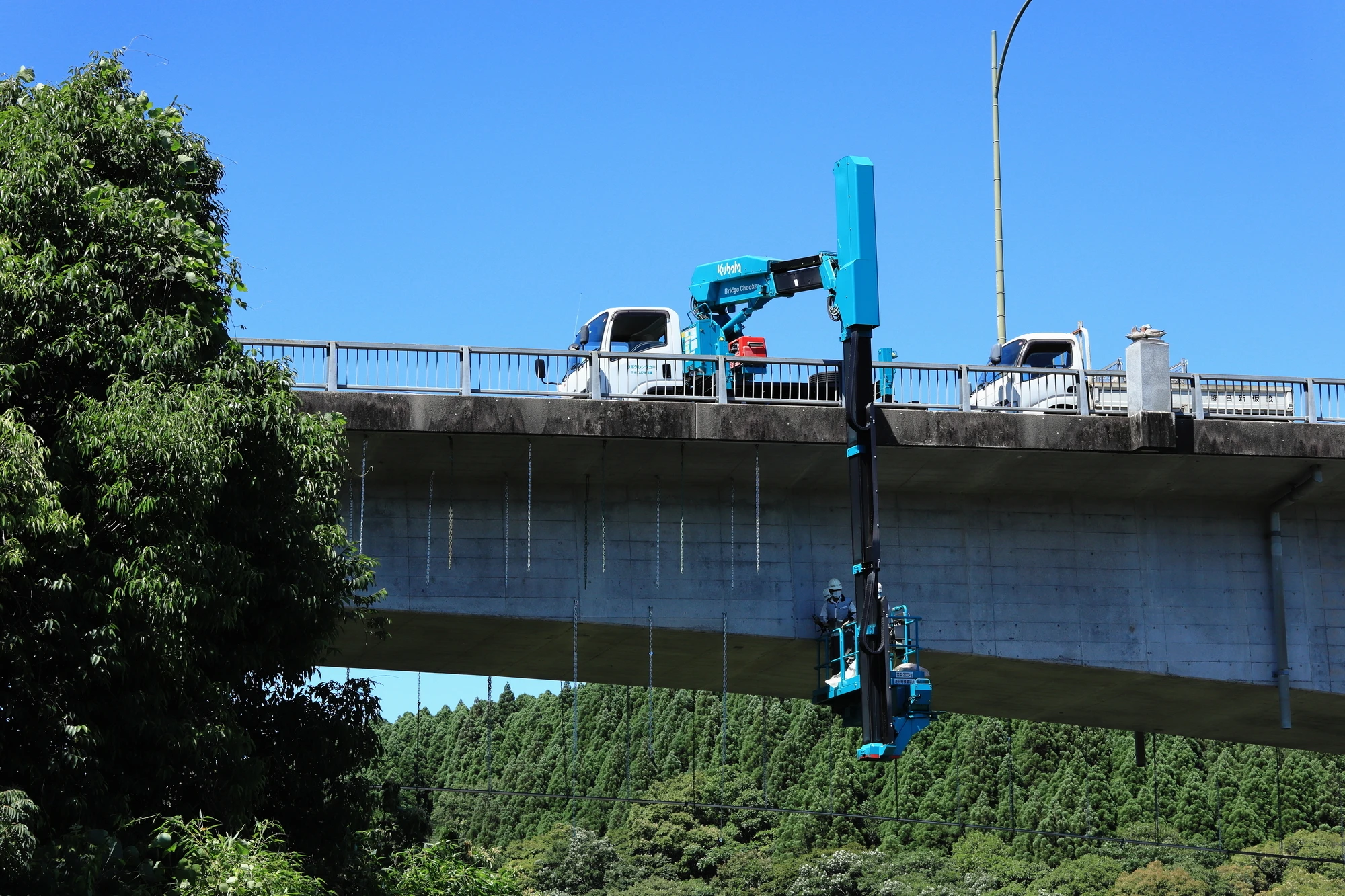 橋梁点検車 レンタル料金