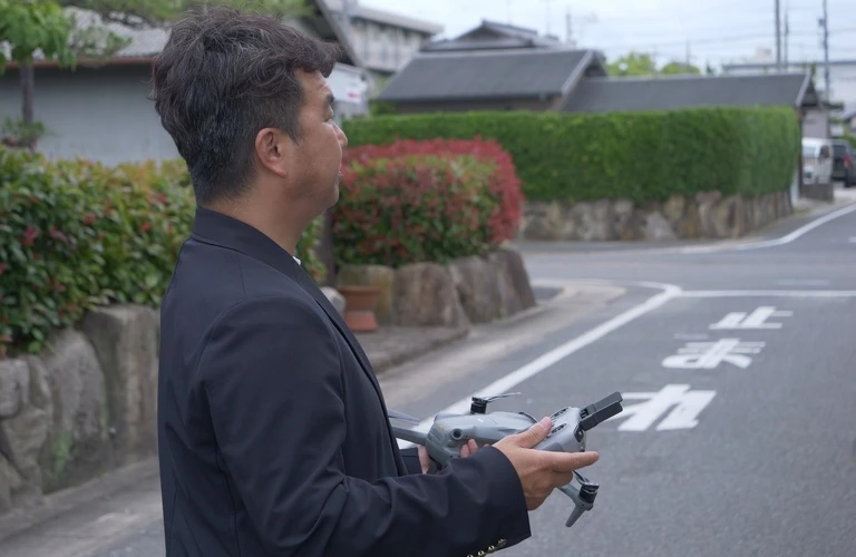 信頼性と安全性を兼ね備えたドローン点検で、屋根修理のプロがあなたの安心をお届けします！