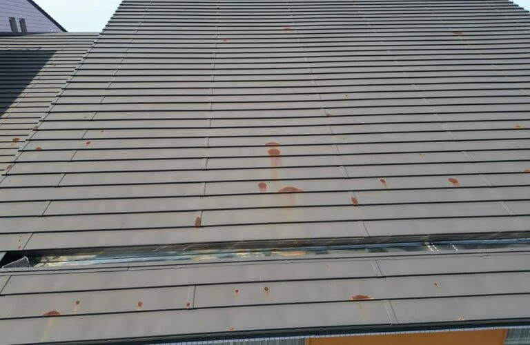 豪雨でも安心！耐久性抜群の屋根補修と防水施工で安心を提供